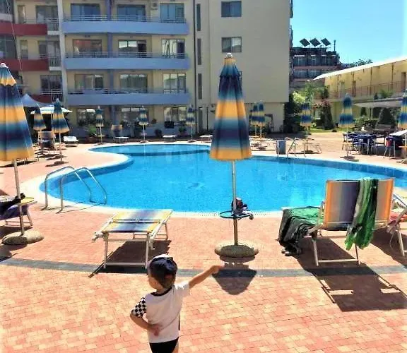 Plaza Aparthotel 4*